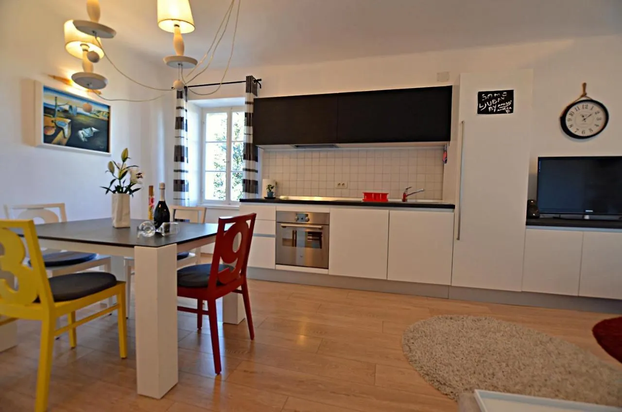 Seaview Apartment Andana 로비니