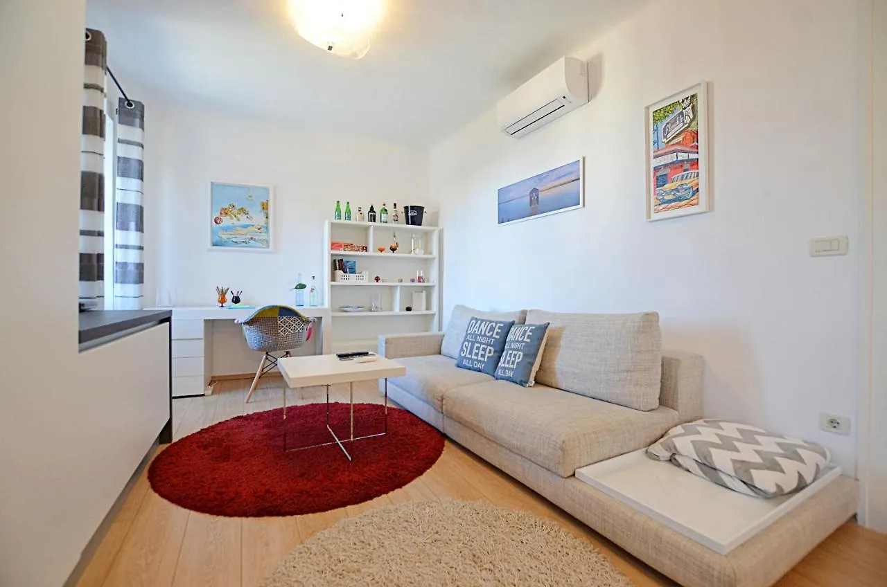 Seaview Apartment Andana 로비니