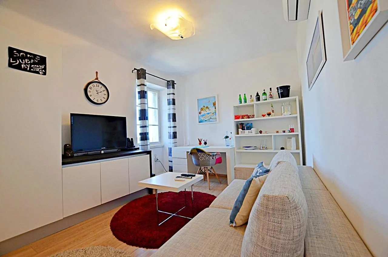 Seaview Apartment Andana 로비니 크로아티아